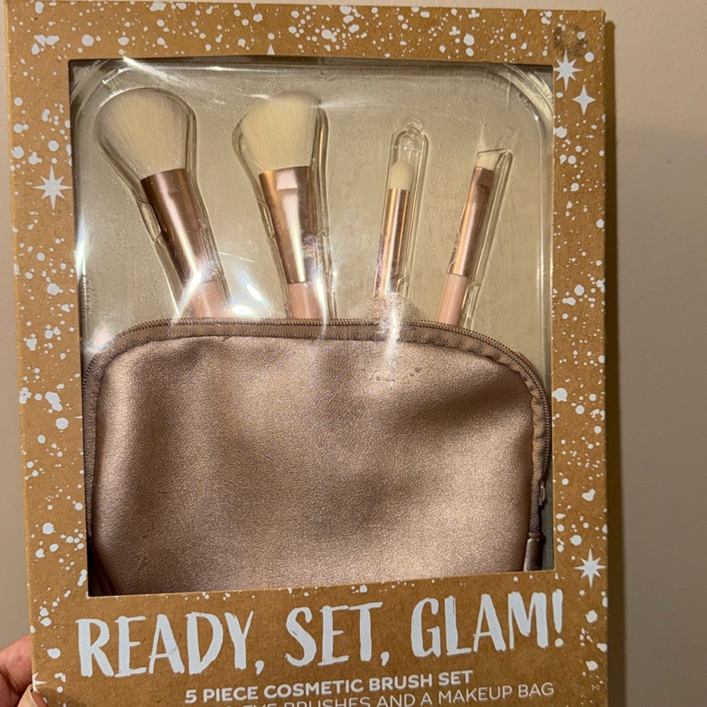 🌷NIB brush gift set